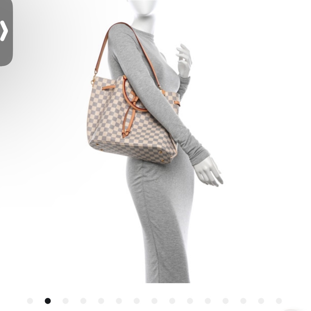 Louis Vuitton🍒 Girolata Azur tote with strap white